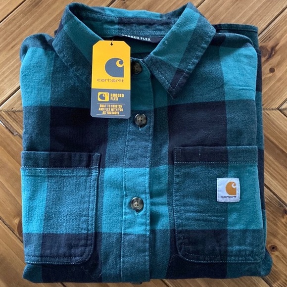 Women’s Carhartt Flannel • - Picture 3 of 3